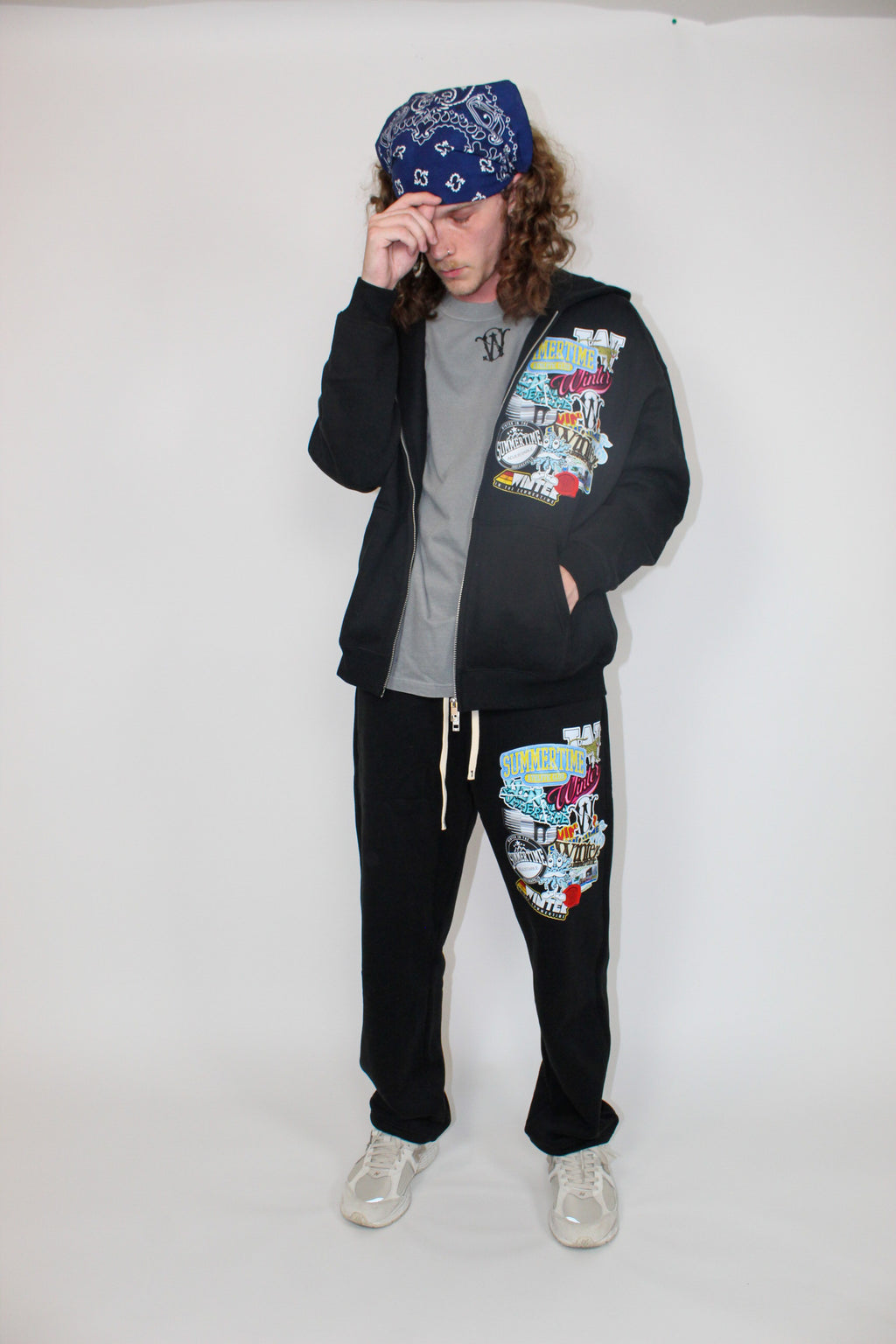 STICKER ZIP HOODIE