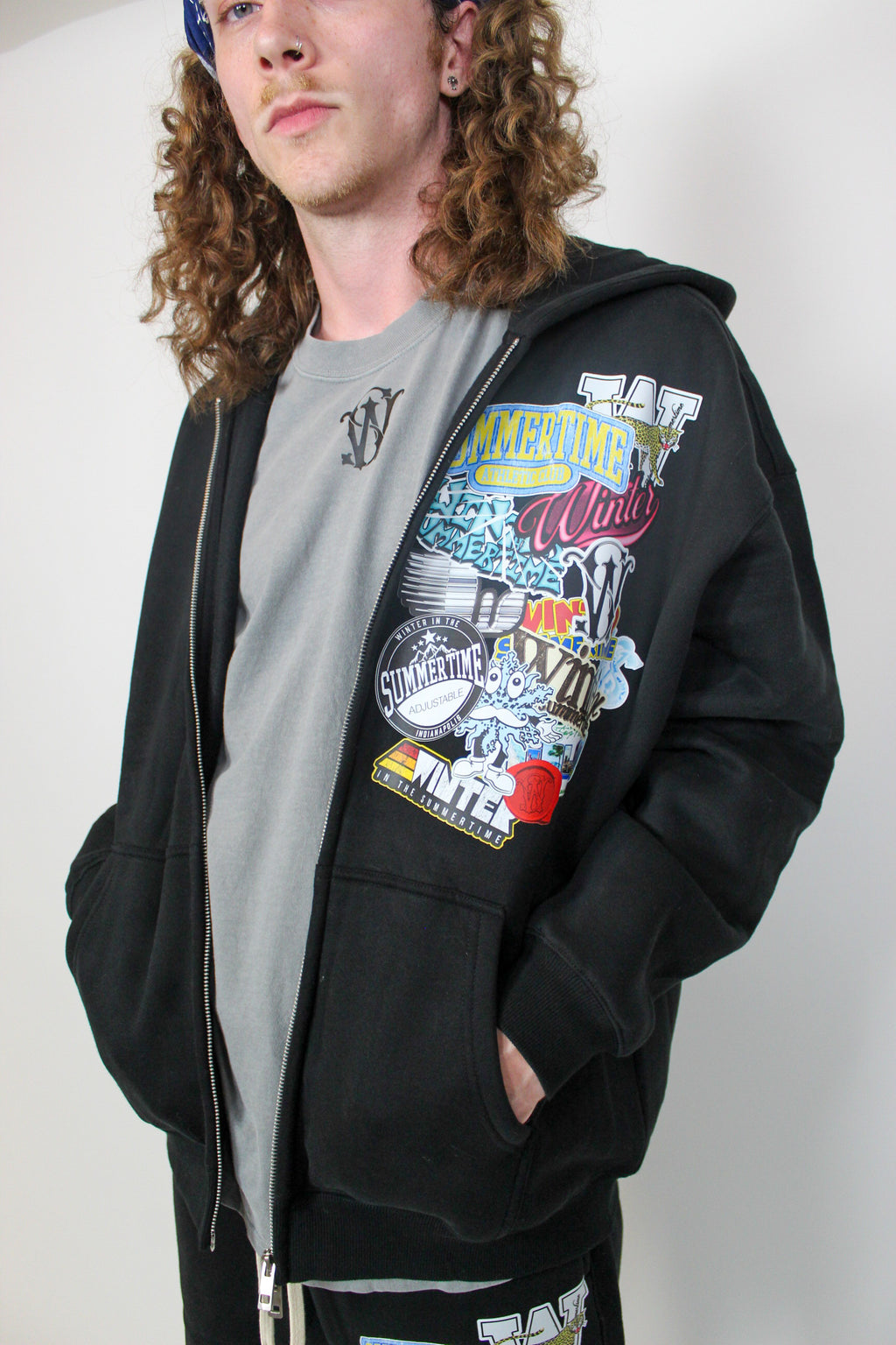 STICKER ZIP HOODIE